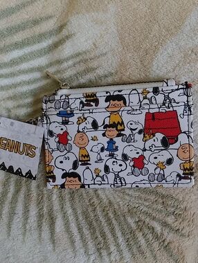 Peanuts Card Holder